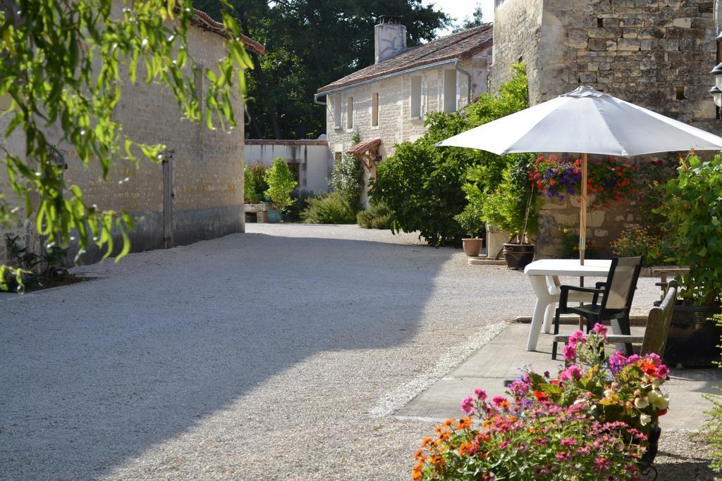 Le Moulin De Lusseau Bed & Breakfast Chef-Boutonne Exterior photo