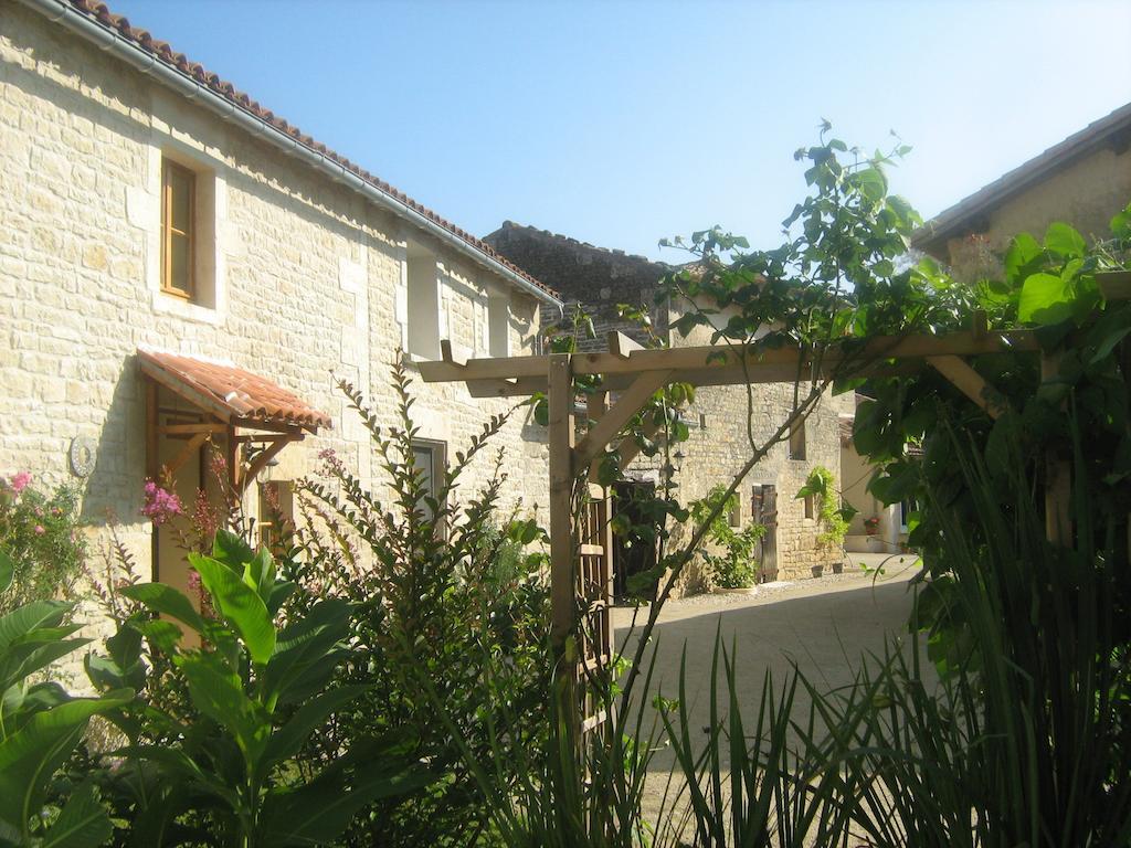 Le Moulin De Lusseau Bed & Breakfast Chef-Boutonne Room photo